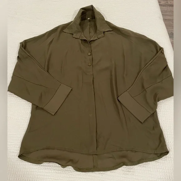 Unbranded women’s green blouse size medium - Picture 2 of 4
